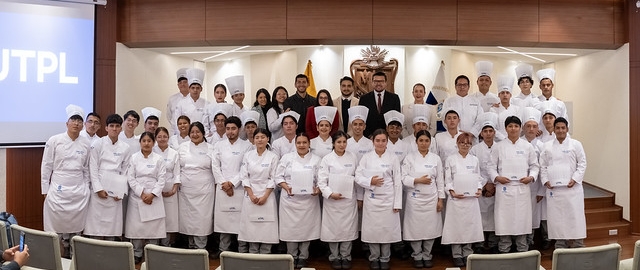 Investidura de estudiantes de primer ciclo de la carrera de Gastronomía UTPL