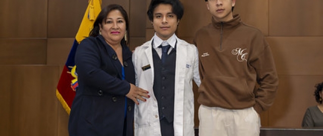 Imposición de Insignias – Carrera de Medicina