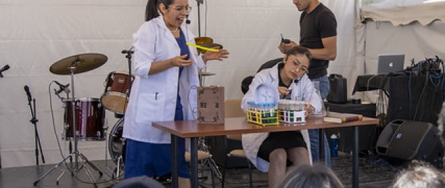 La UTPL participa en el Festival Internacional de Artes Vivas Loja con sus talentosos grupos de arte en la Plaza de la Cultura