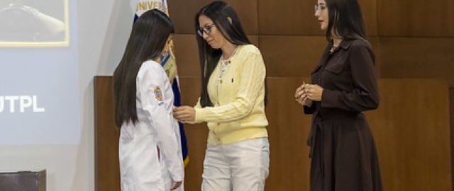 Imposición de mandiles a internos rotativos de la carrera de Nutrición y Dietética – Cohorte mayo 2025 / abril 2026