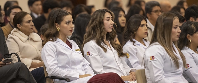 Imposición de mandiles a internos rotativos de la carrera de Nutrición y Dietética – Cohorte mayo 2025 / abril 2026