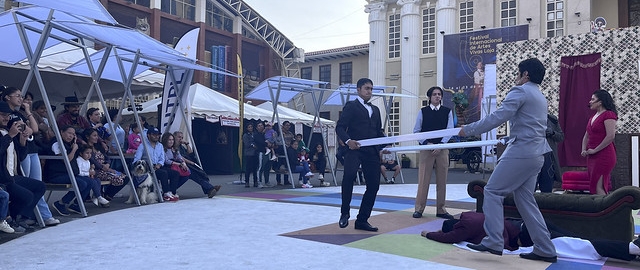 La UTPL participa en el Festival Internacional de Artes Vivas Loja con sus talentosos grupos de arte en la Plaza de la Cultura