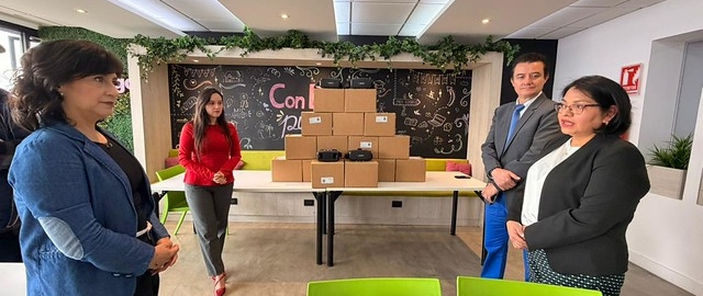 Bagó donó 60 gafas no electrónicas a la UTPL