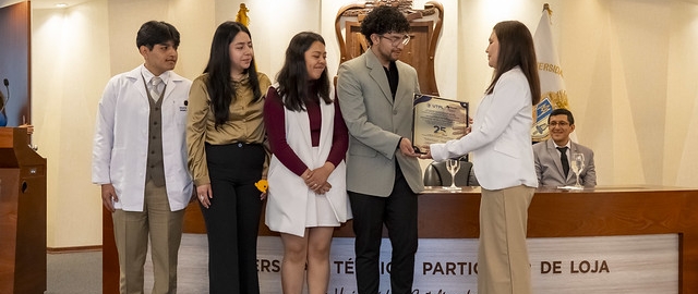 Imposición de mandiles | Carrera de Bioquímica y Farmacia