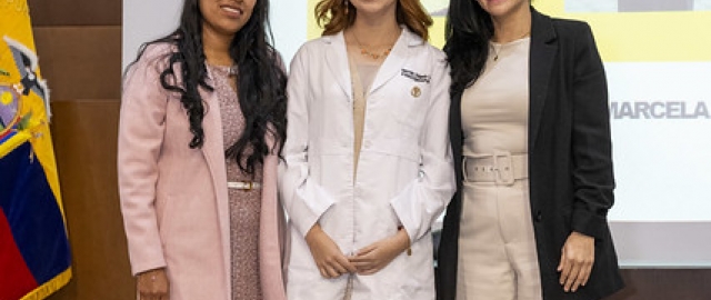 Imposición de mandiles a estudiantes de Fisioterapia