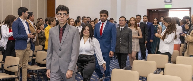 Imposición de mandiles a estudiantes de Fisioterapia