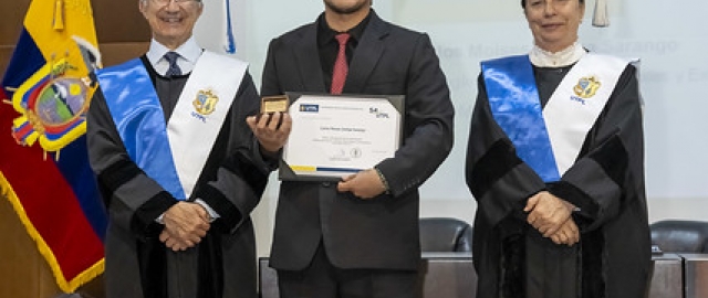 Homenaje a mejores estudiantes UTPL 2025