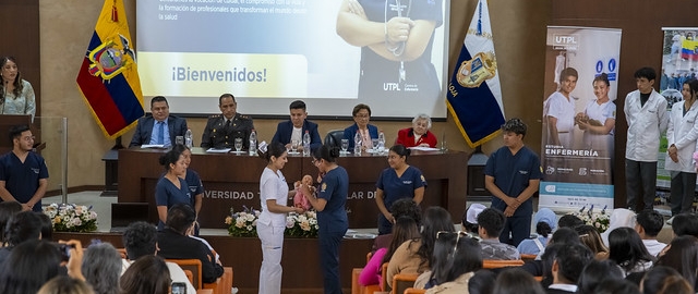 Pasarela “Enfermería a través del tiempo”