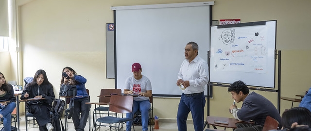 Aldea Global: La internacionalización de la práctica artística dictado por el docente Óscar Verde, de la Universidad Autónoma de México Aldea Global: La internacionalización de la práctica artística dictado por el docente Óscar Verde, de la Universidad Autónoma de México