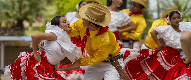 UTPL, escenario del arte y la diversidad cultural en el Festival Folclóricos Internacionales (FESFIN) 2025 UTPL, escenario del arte y la diversidad cultural en el Festival Folclóricos Internacionales (FESFIN) 2025