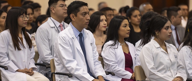 Imposición de Insignias – Carrera de Medicina