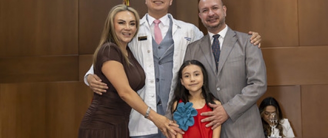 Imposición de Insignias – Carrera de Medicina Imposición de Insignias – Carrera de Medicina