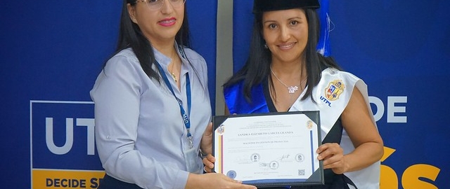 Nuevos profesionales de Galápagos recibieron su título