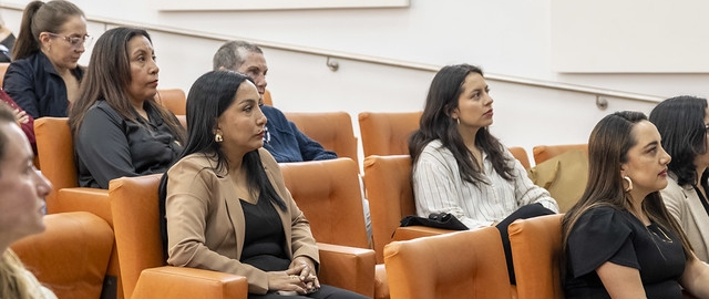 Conversatorio e inauguración de la exposición “Astrónomas” en UTPL