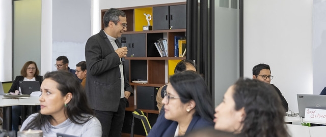 Curso de formación docente: Inteligencia artificial para iniciarse en la investigación científica: Primeros pasos hacia la publicación