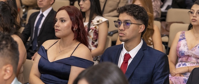 Imposición de mandiles a estudiantes de Fisioterapia