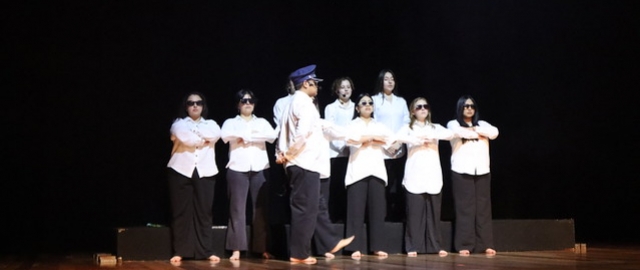 Carrera de Comunicación presentó la obra de teatro "Espejos" Carrera de Comunicación presentó la obra de teatro "Espejos"