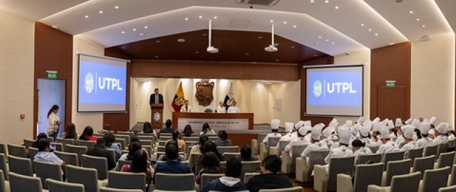 Investidura de estudiantes de primer ciclo de la carrera de Gastronomía UTPL