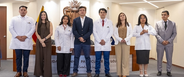 Imposición de mandiles | Carrera de Bioquímica y Farmacia