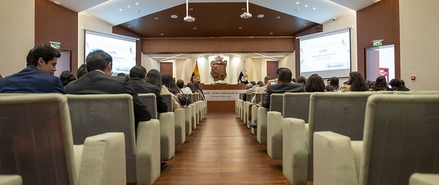 Estudiantes de Fisioterapia reciben sus mandiles