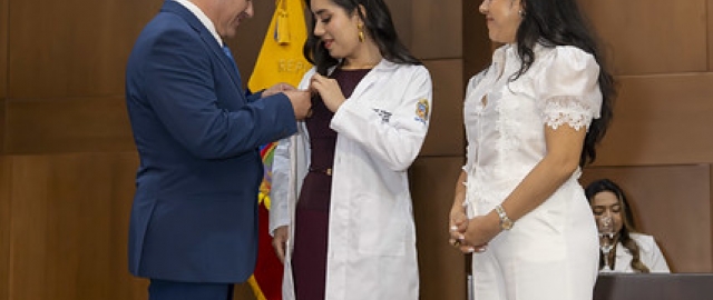 Imposición de Insignias – Carrera de Medicina Imposición de Insignias – Carrera de Medicina