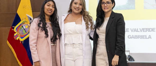 Imposición de mandiles a estudiantes de Fisioterapia