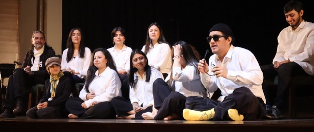 Carrera de Comunicación presentó la obra de teatro "Espejos" Carrera de Comunicación presentó la obra de teatro "Espejos"