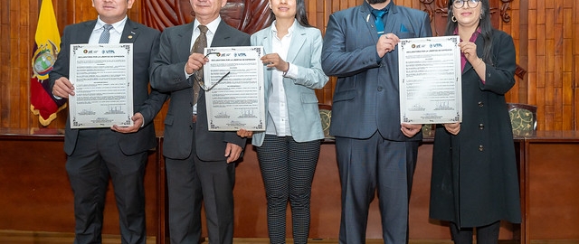 UTPL presente en sesión solemne por el día del periodista