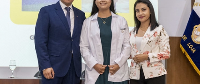 Imposición de mandiles a estudiantes de Fisioterapia