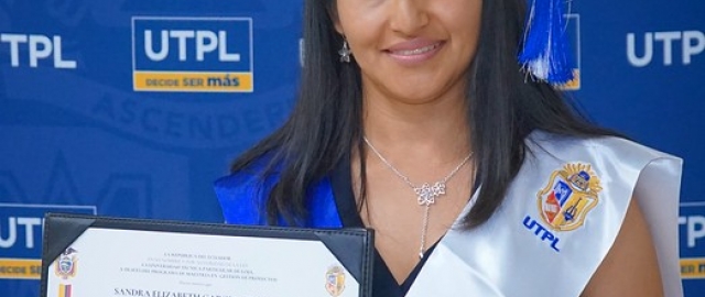 Nuevos profesionales de Galápagos recibieron su título Nuevos profesionales de Galápagos recibieron su título