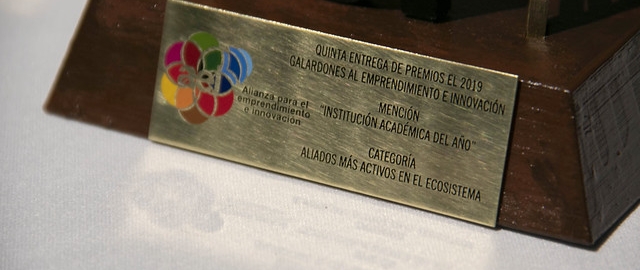 UTPL recibe dos premios en la V Entrega de premios Ei. UTPL recibe dos premios en la V Entrega de premios Ei.
