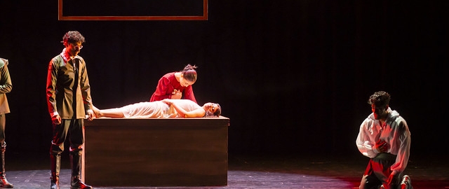 La Compañía de Teatro UTPL conmemoró sus 20 años de trayectoria artística con el estreno de la obra Otelo
