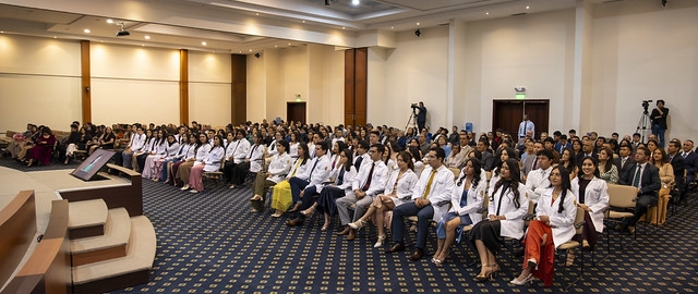 Imposición de Insignias – Carrera de Medicina