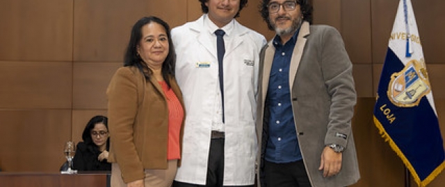 Imposición de Insignias – Carrera de Medicina