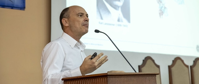 Conferencia: Regulation of antibody responses in vaccination and autoimmunity