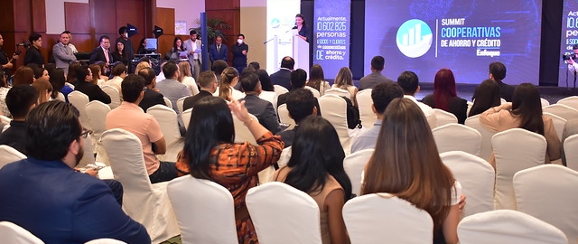 UTPL presente en el I Summit de Cooperativas de Ahorro y Crédito en Guayaquil UTPL presente en el I Summit de Cooperativas de Ahorro y Crédito en Guayaquil