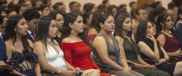 Ceremonia de imposición de mandiles a los estudiantes de 7mo ciclo de la carrera de Psicología Clínica