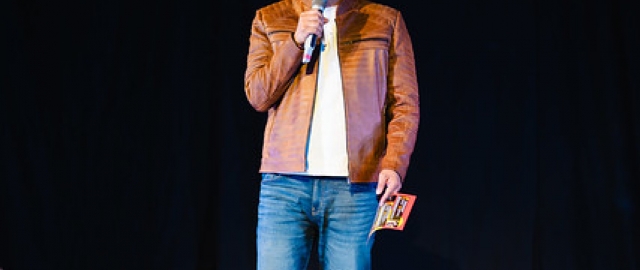 Obra de Teatro Los unos vs los otros Obra de Teatro Los unos vs los otros