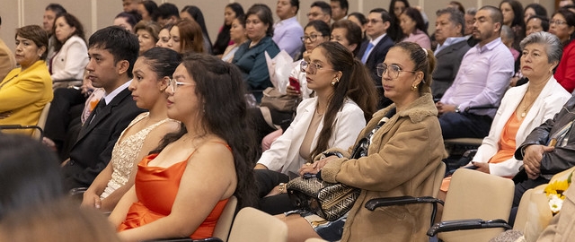 Imposición de mandiles a estudiantes de Fisioterapia