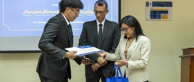 Entrega de becas Hidalgo e Hidalgo a estudiantes de la UTPL
