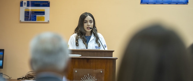 Imposición de mandiles a estudiantes de Nutrición y Dietética