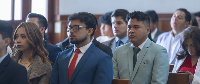 Imposición de mandiles a estudiantes de Fisioterapia