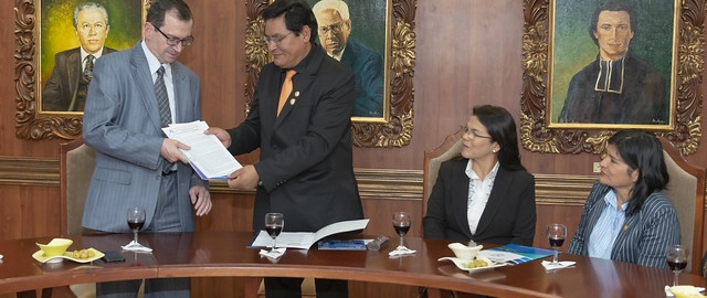 Firma de convenio con Universidad Nacional Hermilio Valdizán Firma de convenio con Universidad Nacional Hermilio Valdizán