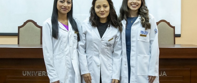 Imposición de mandiles a estudiantes de Nutrición y Dietética Imposición de mandiles a estudiantes de Nutrición y Dietética