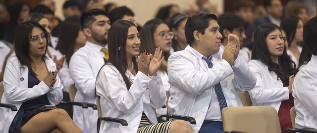 Ceremonia de imposición de mandiles a los estudiantes de 7mo ciclo de la carrera de Psicología Clínica