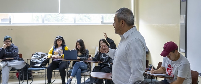 Aldea Global: La internacionalización de la práctica artística dictado por el docente Óscar Verde, de la Universidad Autónoma de México