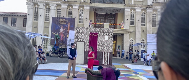 La UTPL participa en el Festival Internacional de Artes Vivas Loja con sus talentosos grupos de arte en la Plaza de la Cultura