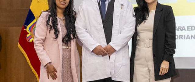 Imposición de mandiles a estudiantes de Fisioterapia