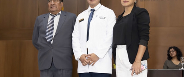 Imposición de Insignias – Carrera de Medicina Imposición de Insignias – Carrera de Medicina