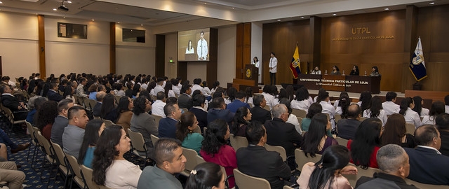 Imposición de Insignias – Carrera de Medicina